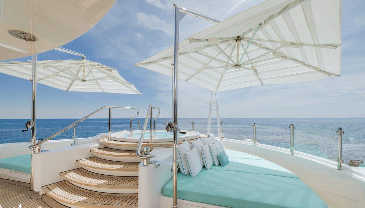 CLELIA III yacht charter 3