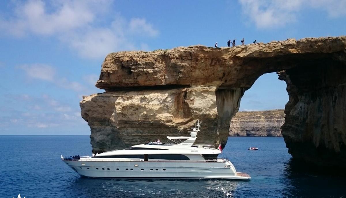 L'AYAZULA yacht charter 2