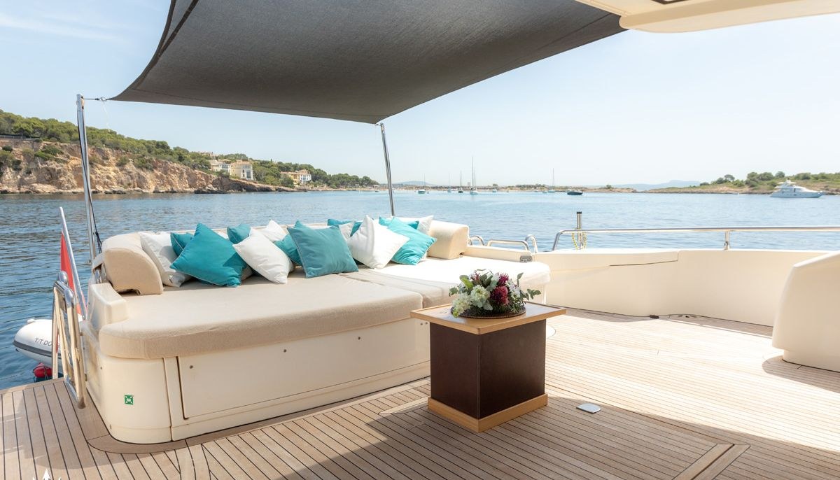 DOUBLE D yacht charter 4