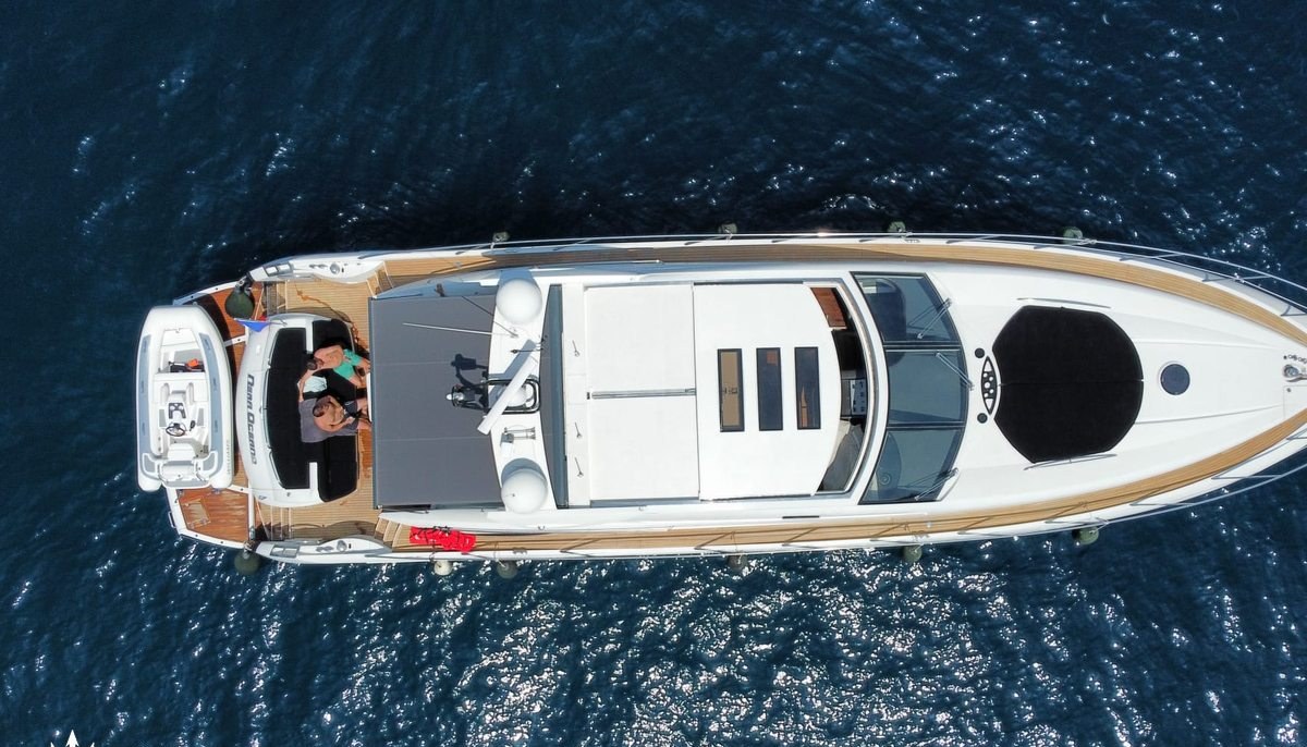 NERA OCEANO yacht charter 3