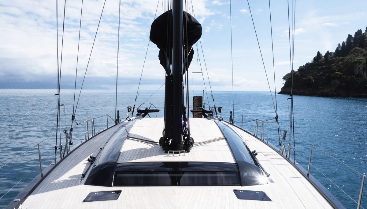 RESILIENT 4 yacht charter 4