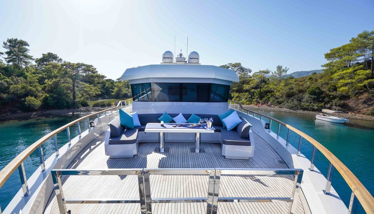 NEO yacht charter 3