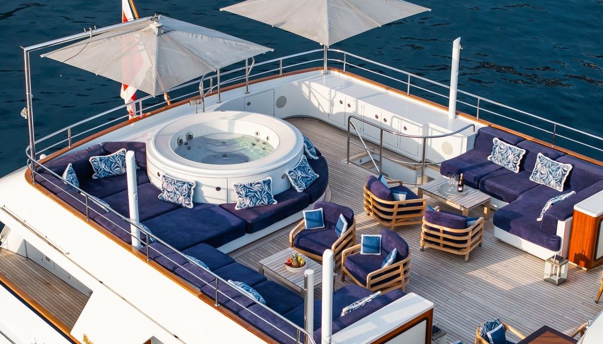 SYNTHESIS 66 yacht charter 3
