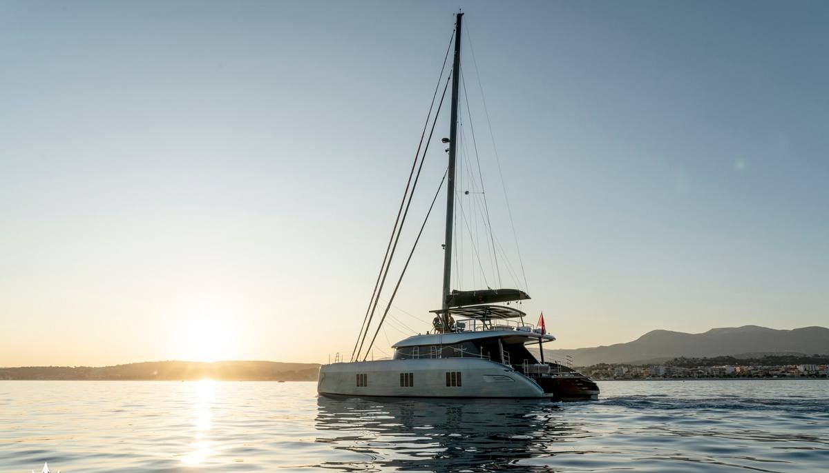 E SUPERCAT yacht charter 2