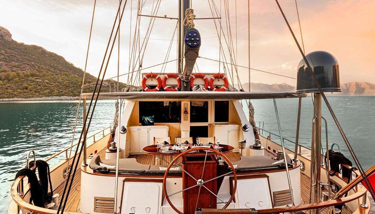 MIO VENTO yacht charter 4