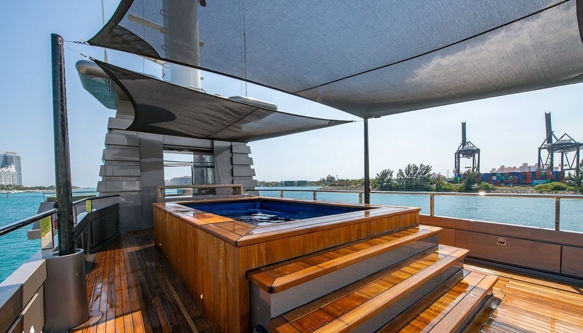 MIZU yacht charter 4