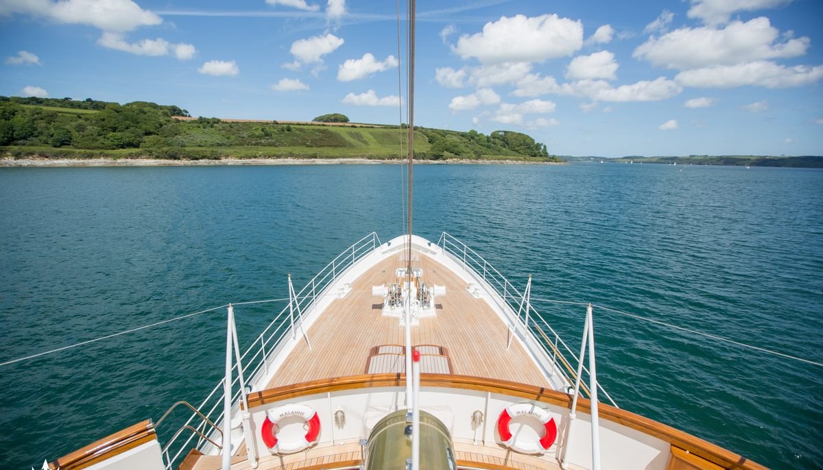 MALAHNE yacht charter 4