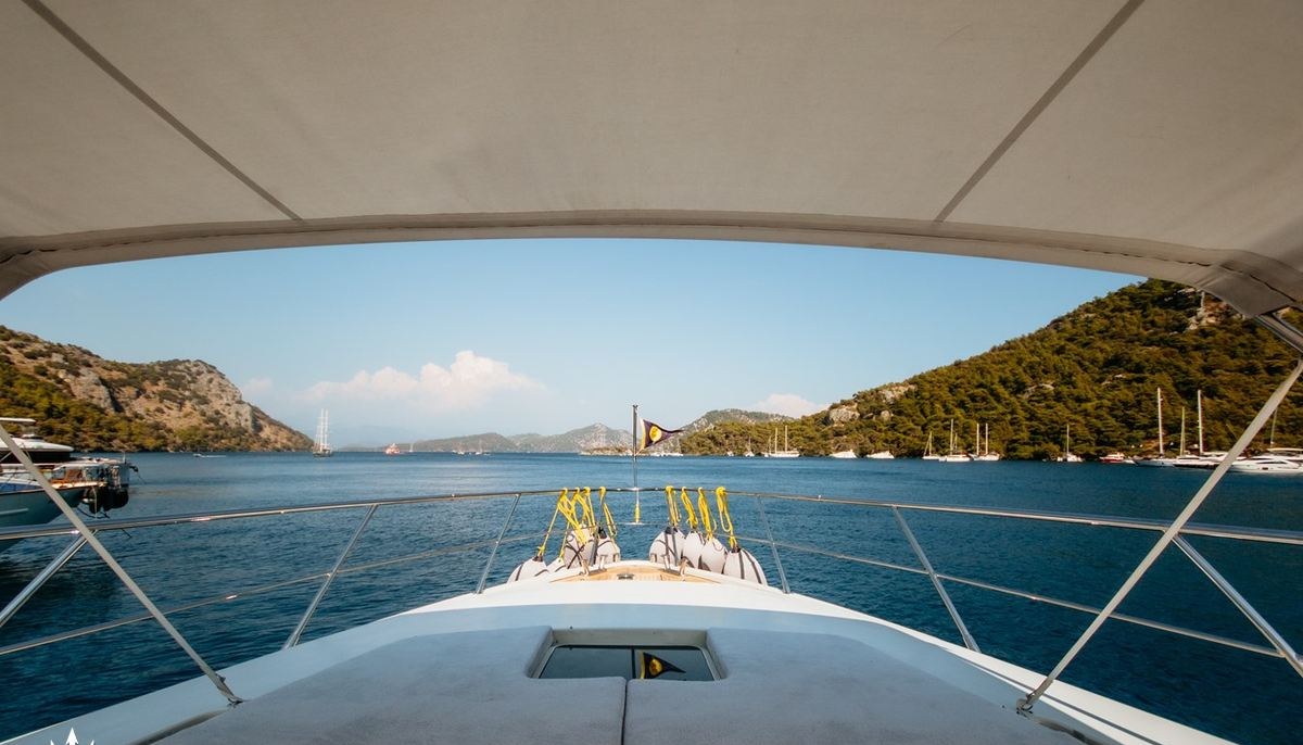 SOMAFIX yacht charter 3