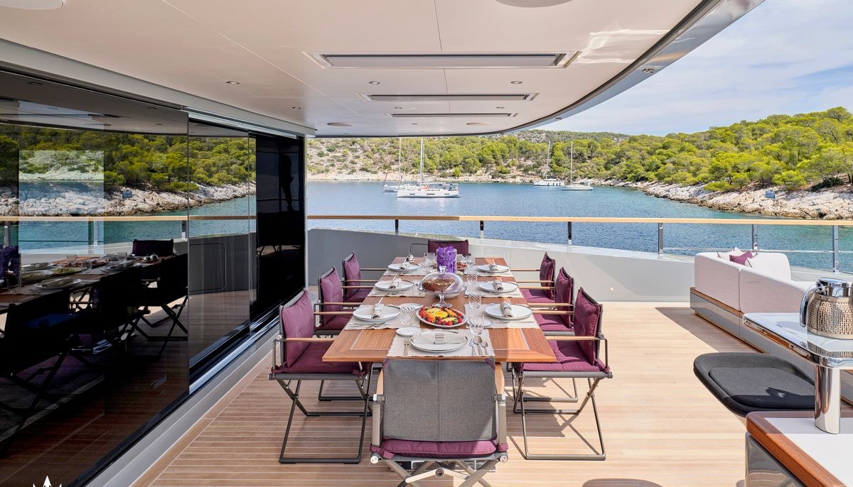 PARA BELLUM yacht charter 5