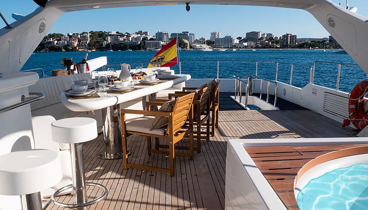 BLUE GOLD yacht charter 5