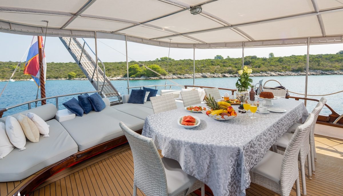 BONAVENTURA yacht charter 4
