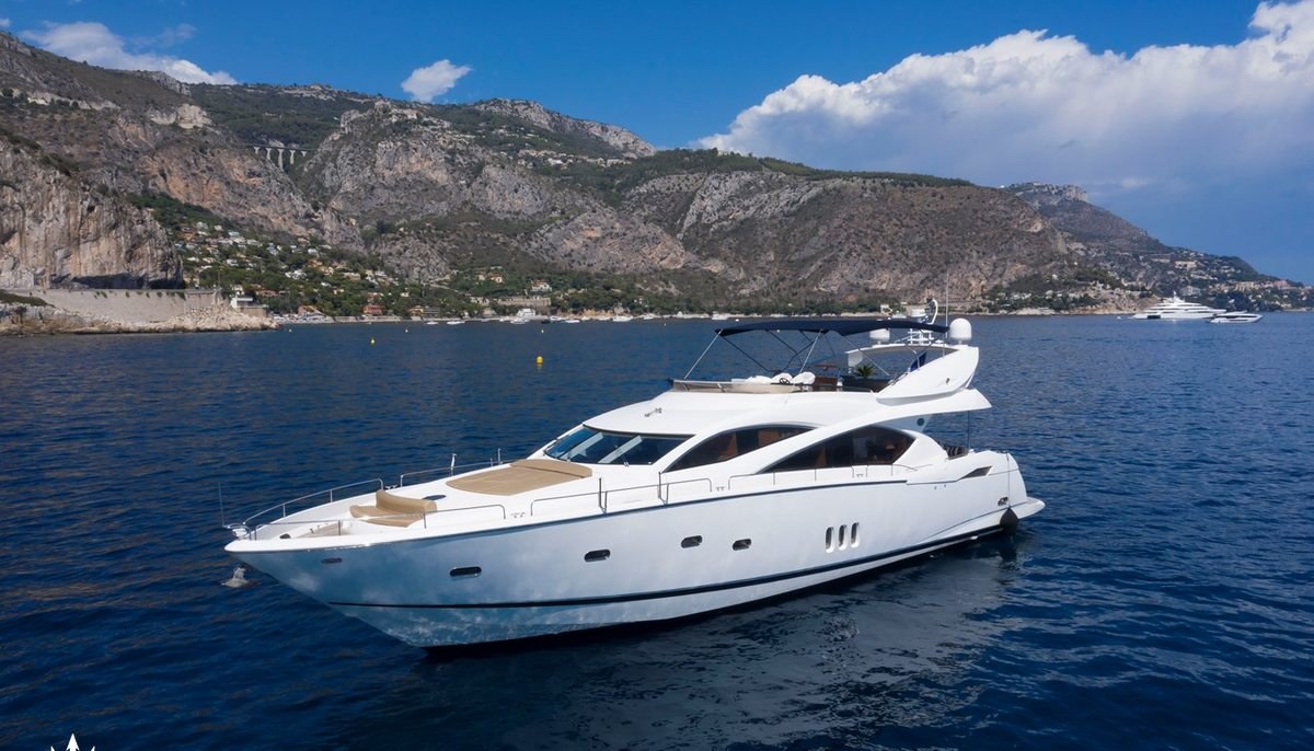 LADY YOUSRA yacht charter 2