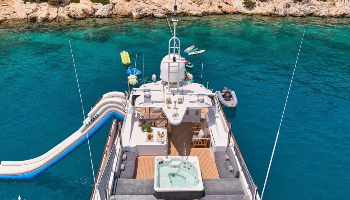 BELLA STELLA yacht charter 3
