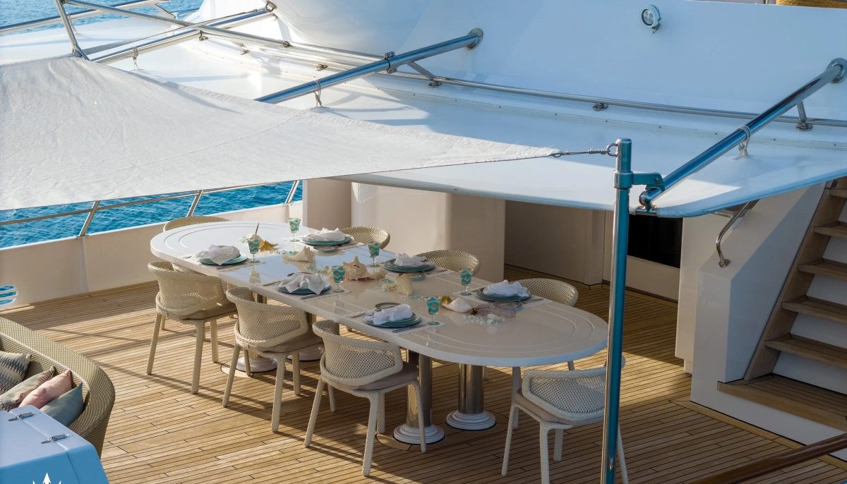 SHAKE N BAKE TBD yacht charter 5