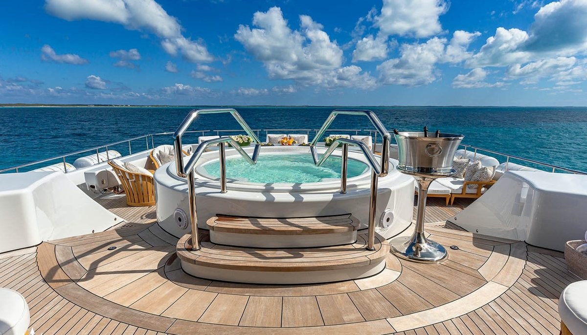 LUNARIS yacht charter 3