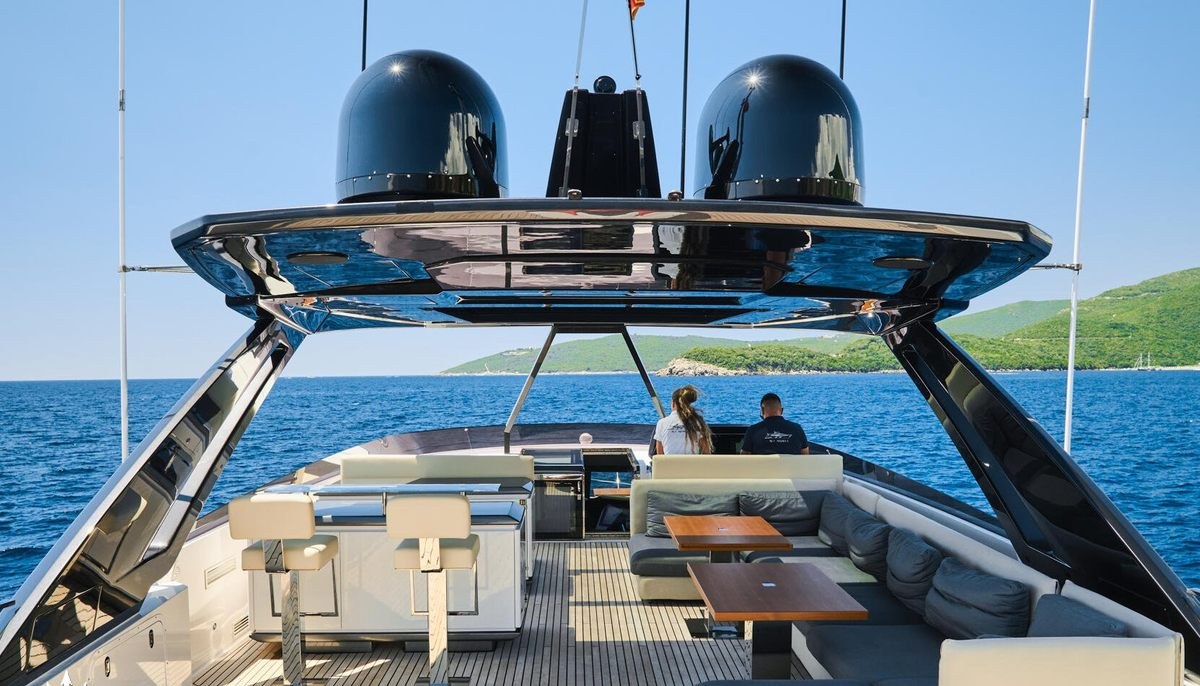 MADRA II yacht charter 4