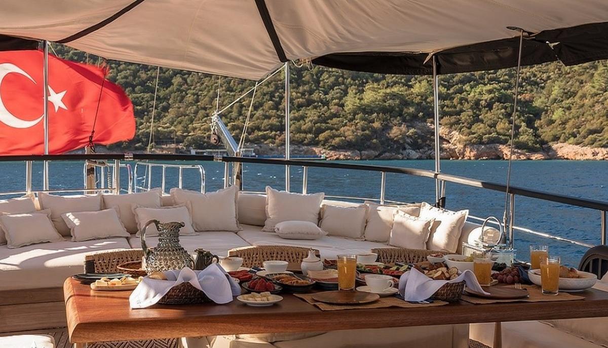 MY LOVER yacht charter 5