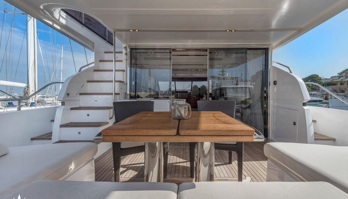 FREE SOUL yacht charter 5