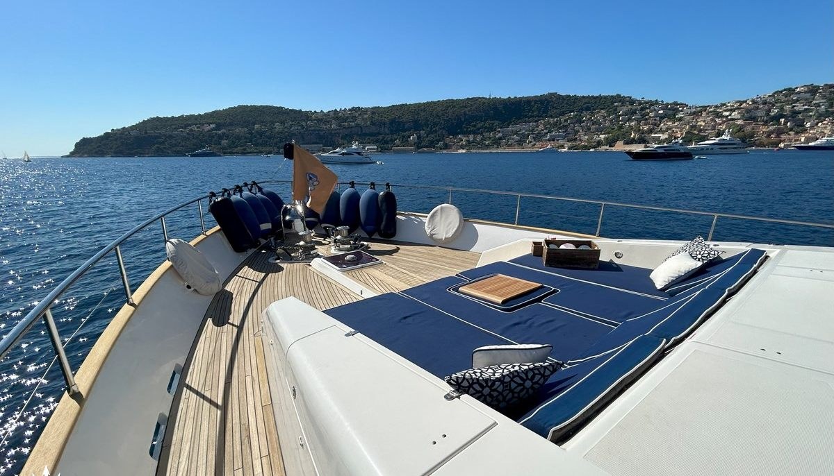 LADY AMANDA yacht charter 3