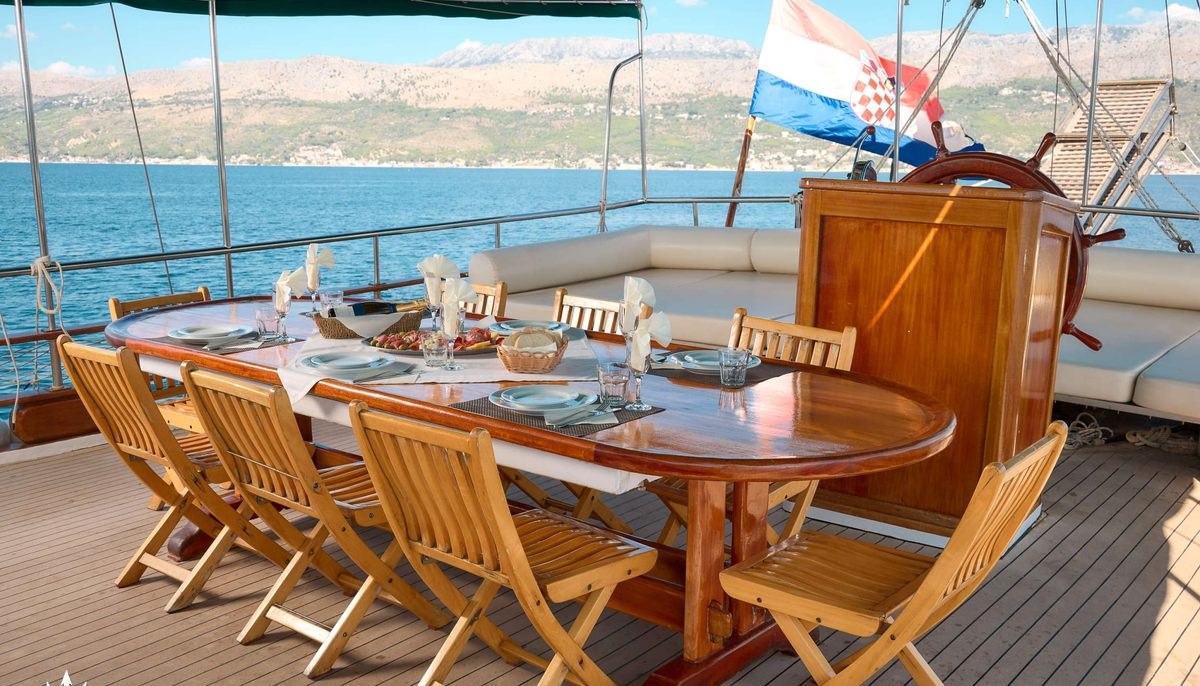 AGORA yacht charter 4