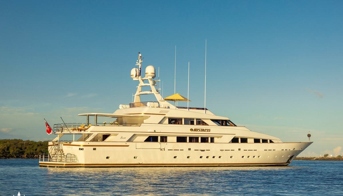 MISTRESS yacht charter 2