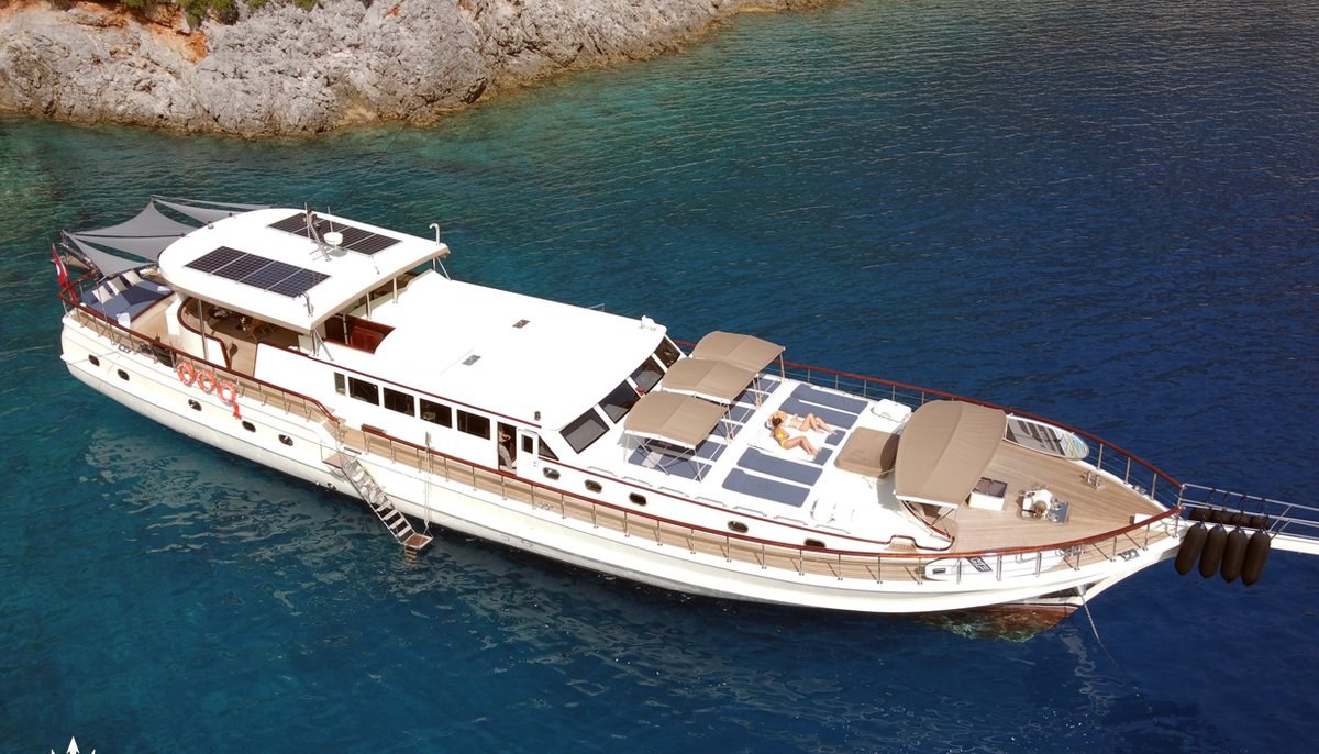 ALWAYS SMILE yacht charter 2