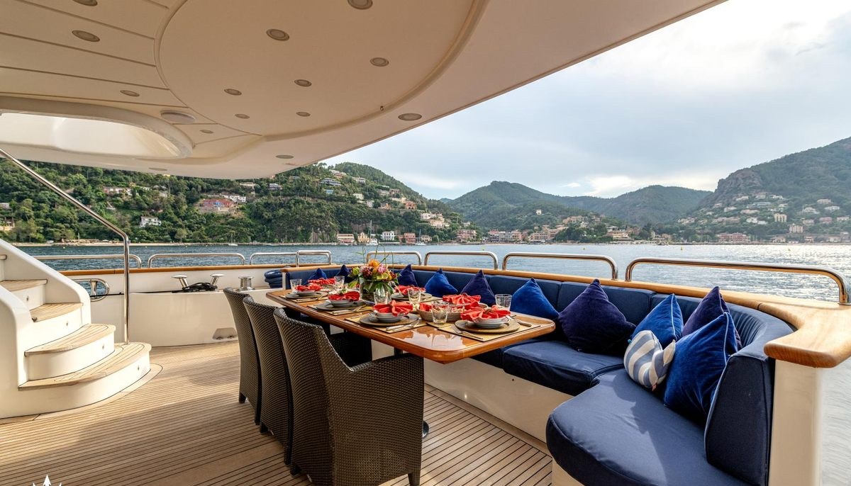 SEA BLUEZ yacht charter 5