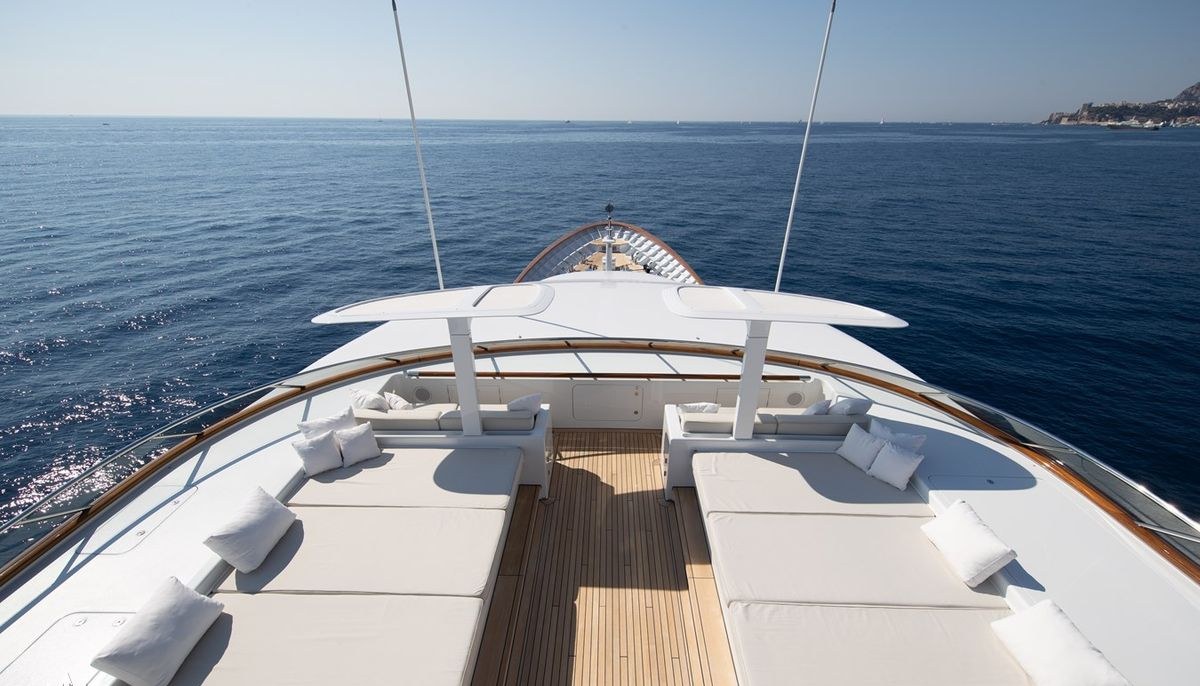 VASSA yacht charter 3