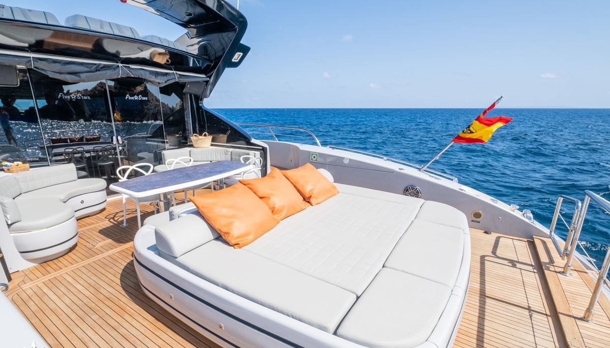 DRIFT yacht charter 4