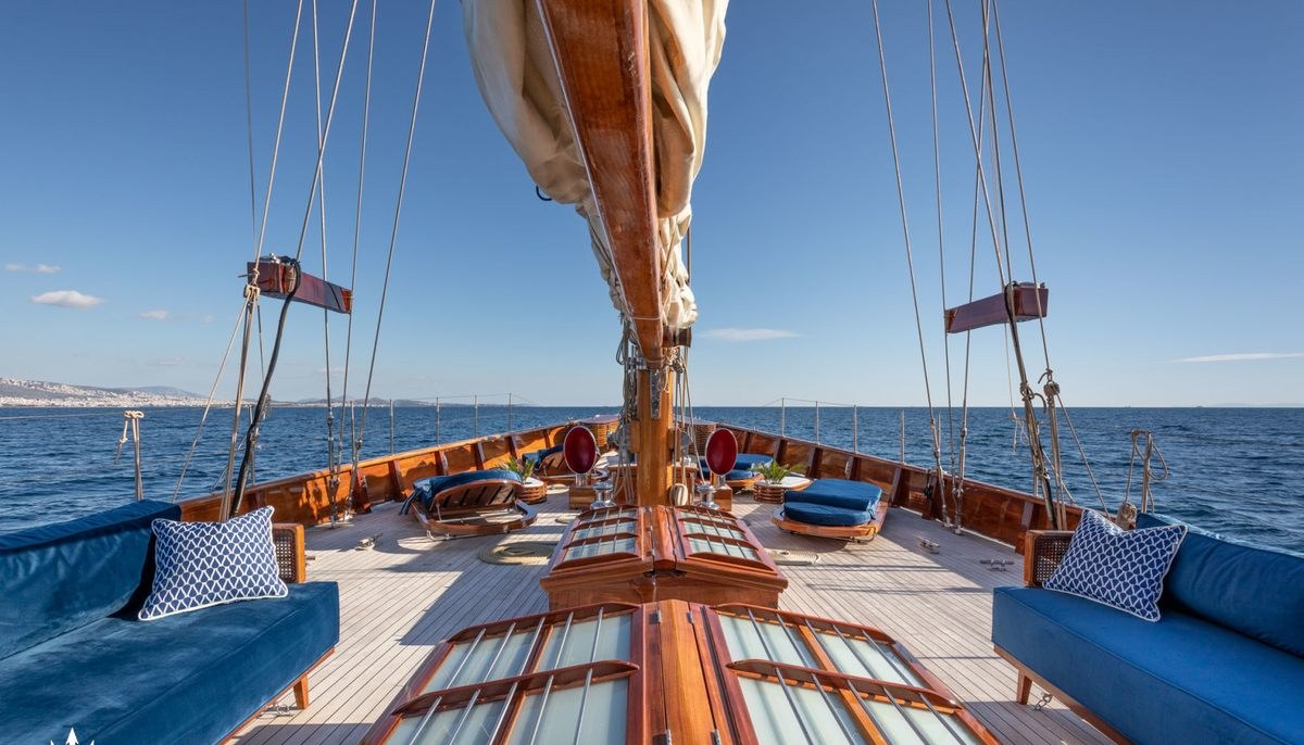 WEATHERBIRD yacht charter 3