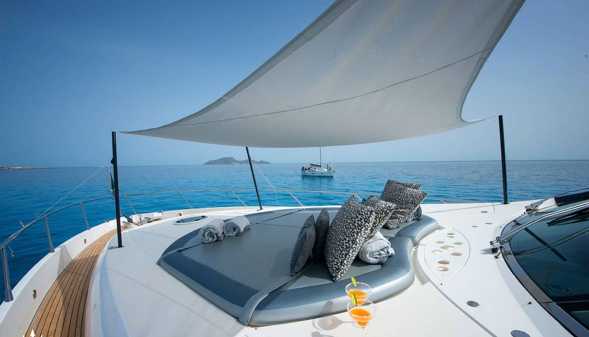 LIGHT BLUE yacht charter 3