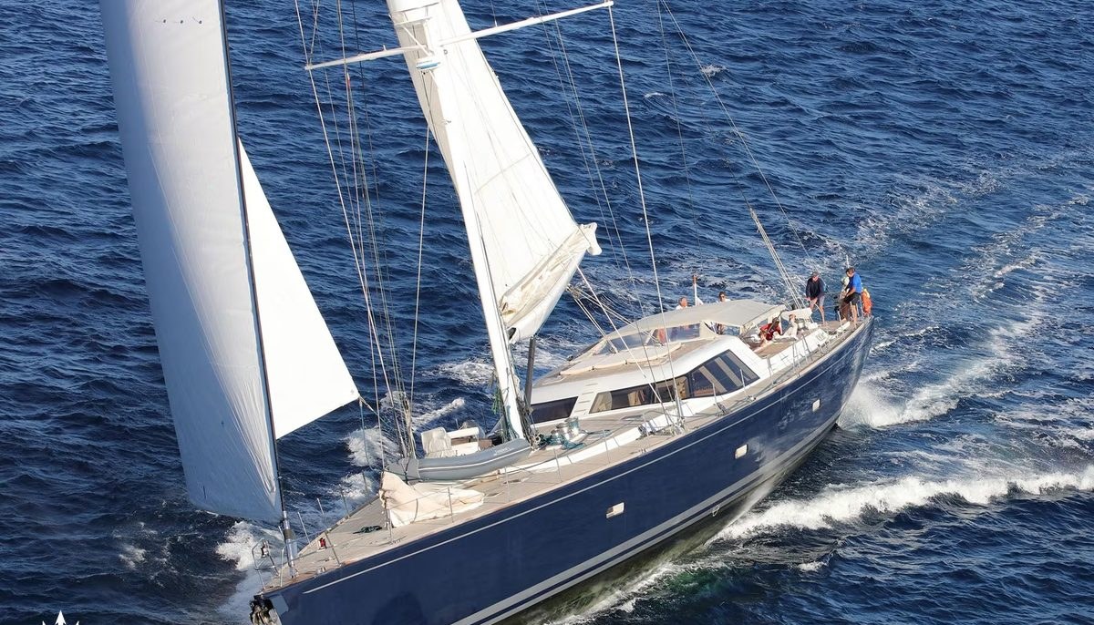 VAIMITI yacht charter 2