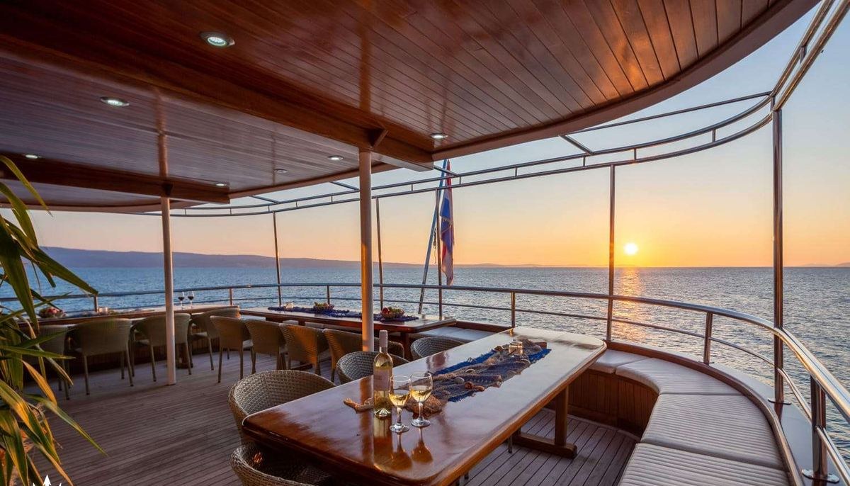 AMALIA yacht charter 5
