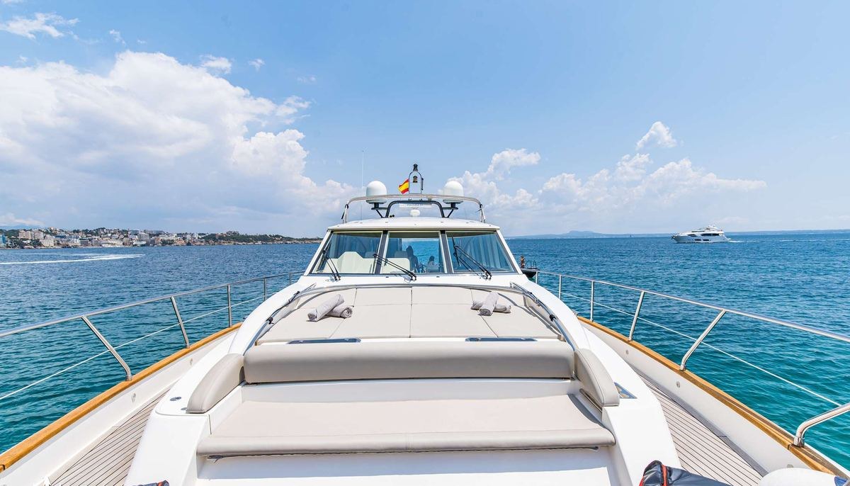 PARODIA II yacht charter 3