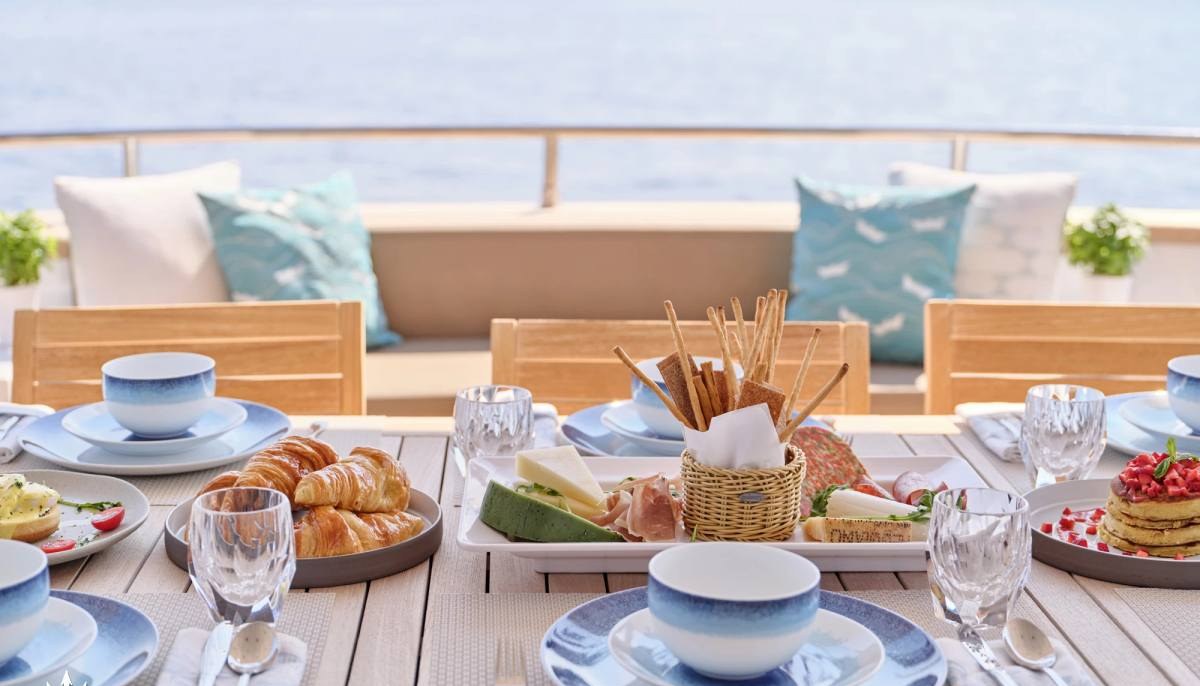 HELIOS yacht charter 5