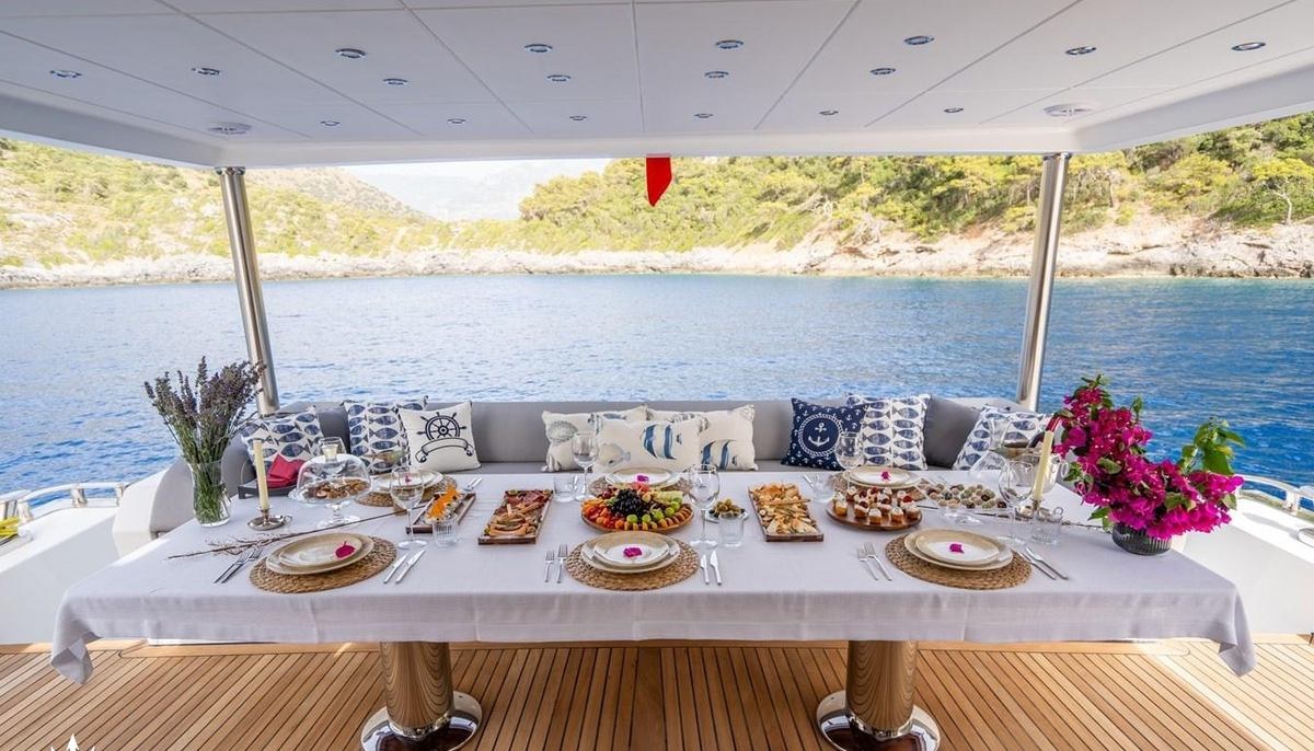 LAVIN yacht charter 5