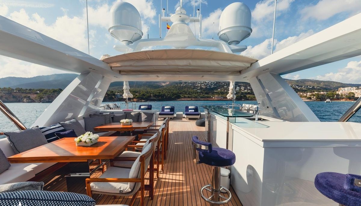 NEW WAVES yacht charter 4