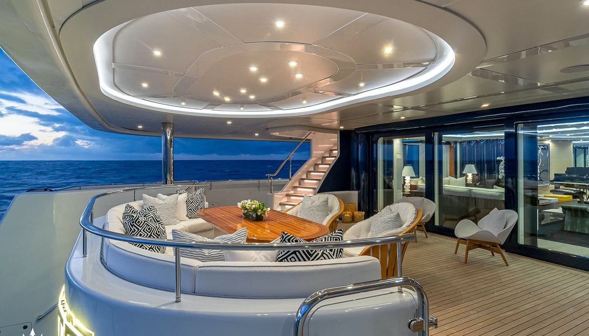 LUNARIS yacht charter 5