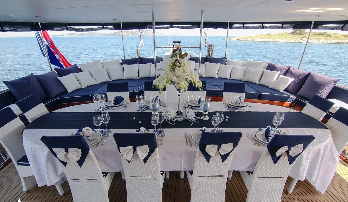 AURUM yacht charter 5