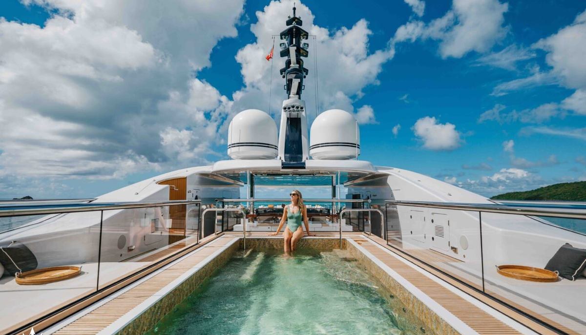 QUANTUM OF SOLACE yacht charter 3