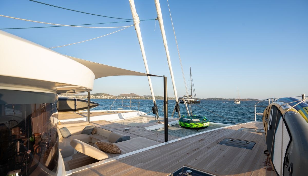 WHITE CAPS yacht charter 4