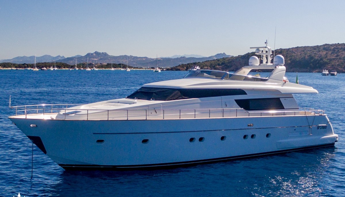 SERENITY III yacht charter 2