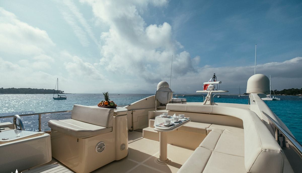 TO ESCAPE yacht charter 3