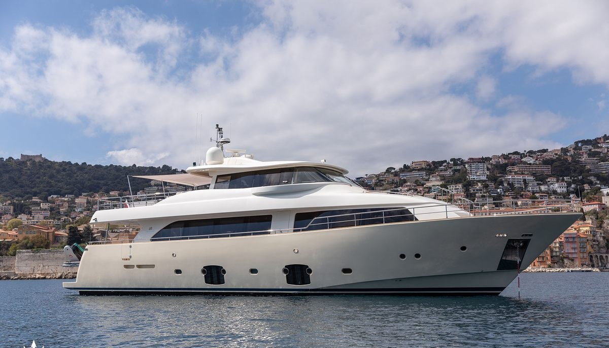 LA PAUSA yacht charter 2