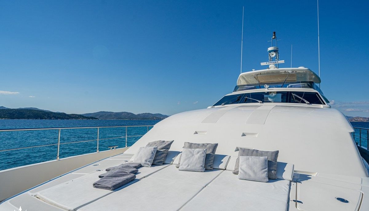 ETHNA yacht charter 3