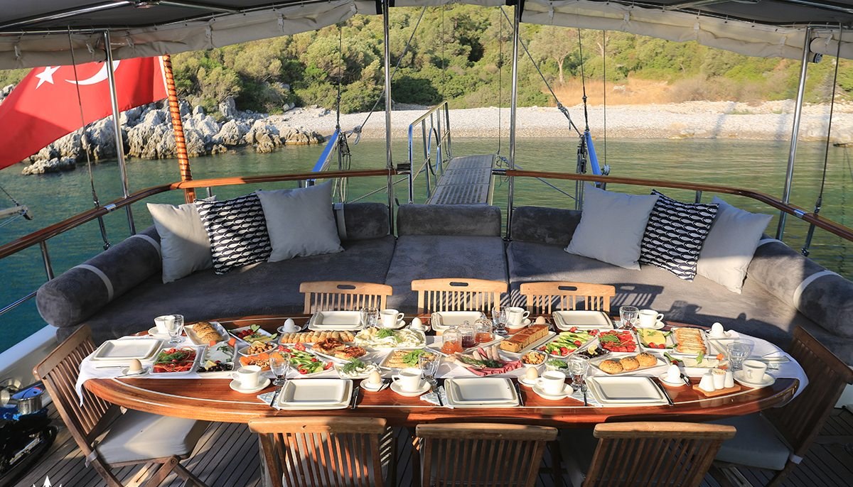 GRAND SAILOR yacht charter 3