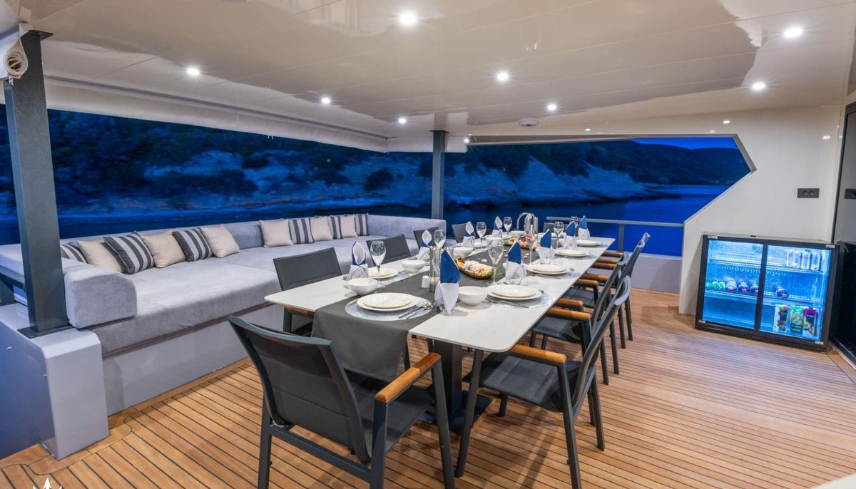 CALM DOWN yacht charter 5