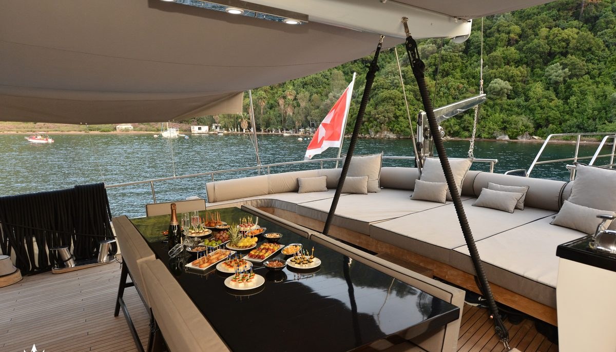 WHITE SOUL yacht charter 4