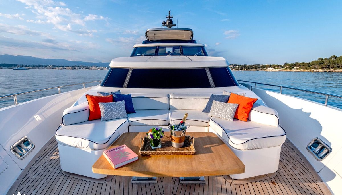 CALM yacht charter 3