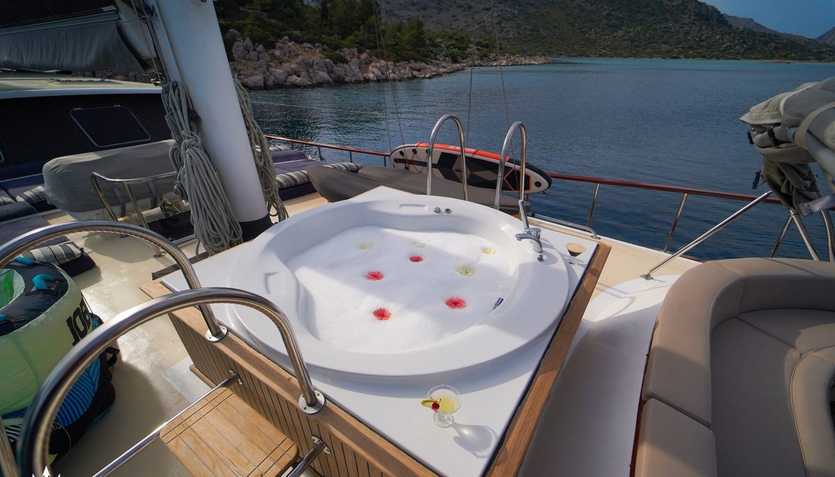 KAPTAN MEHMET BUGRA yacht charter 4